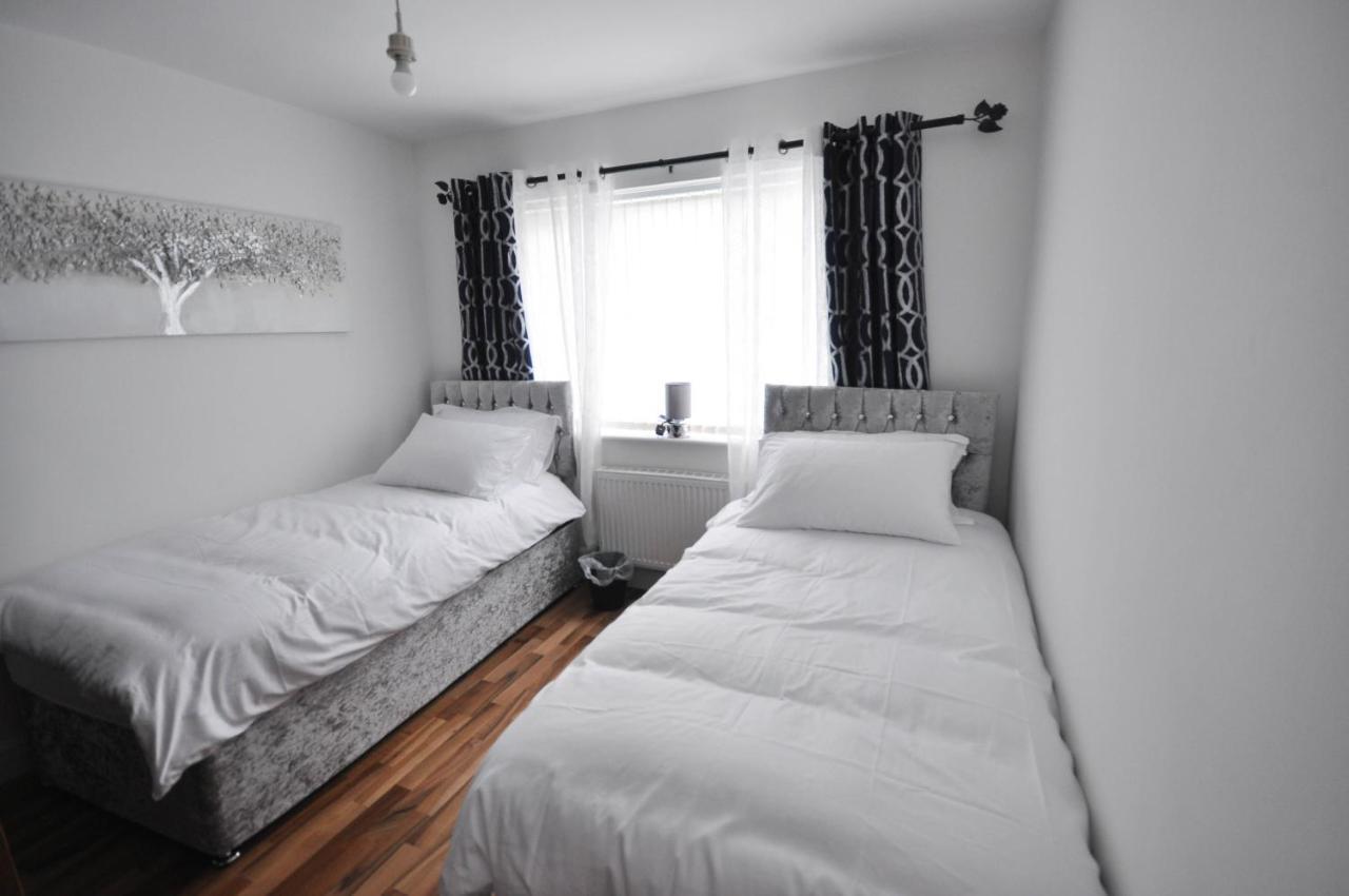 Modern 2 Bed Apartment Luton  Exteriör bild