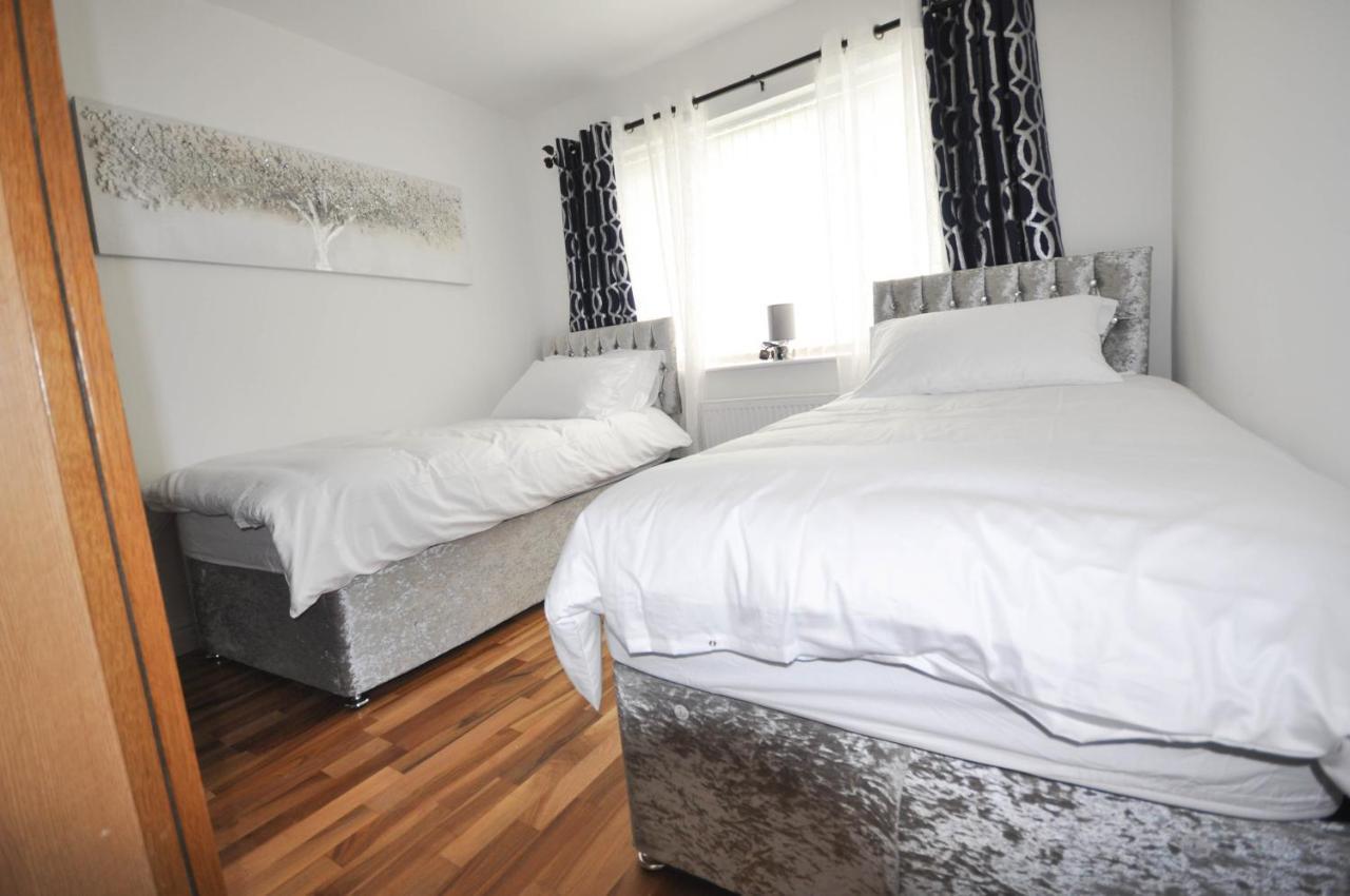 Modern 2 Bed Apartment Luton  Exteriör bild