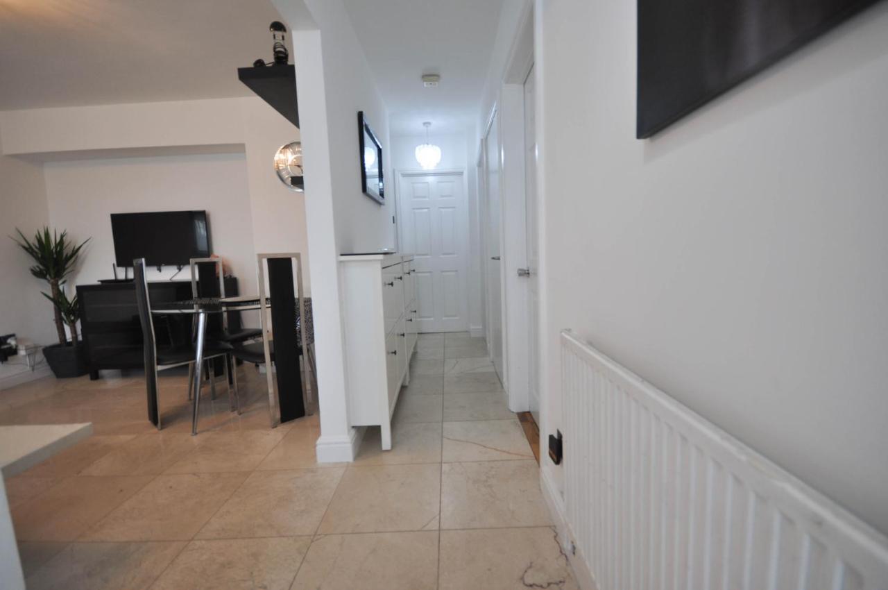 Modern 2 Bed Apartment Luton  Exteriör bild