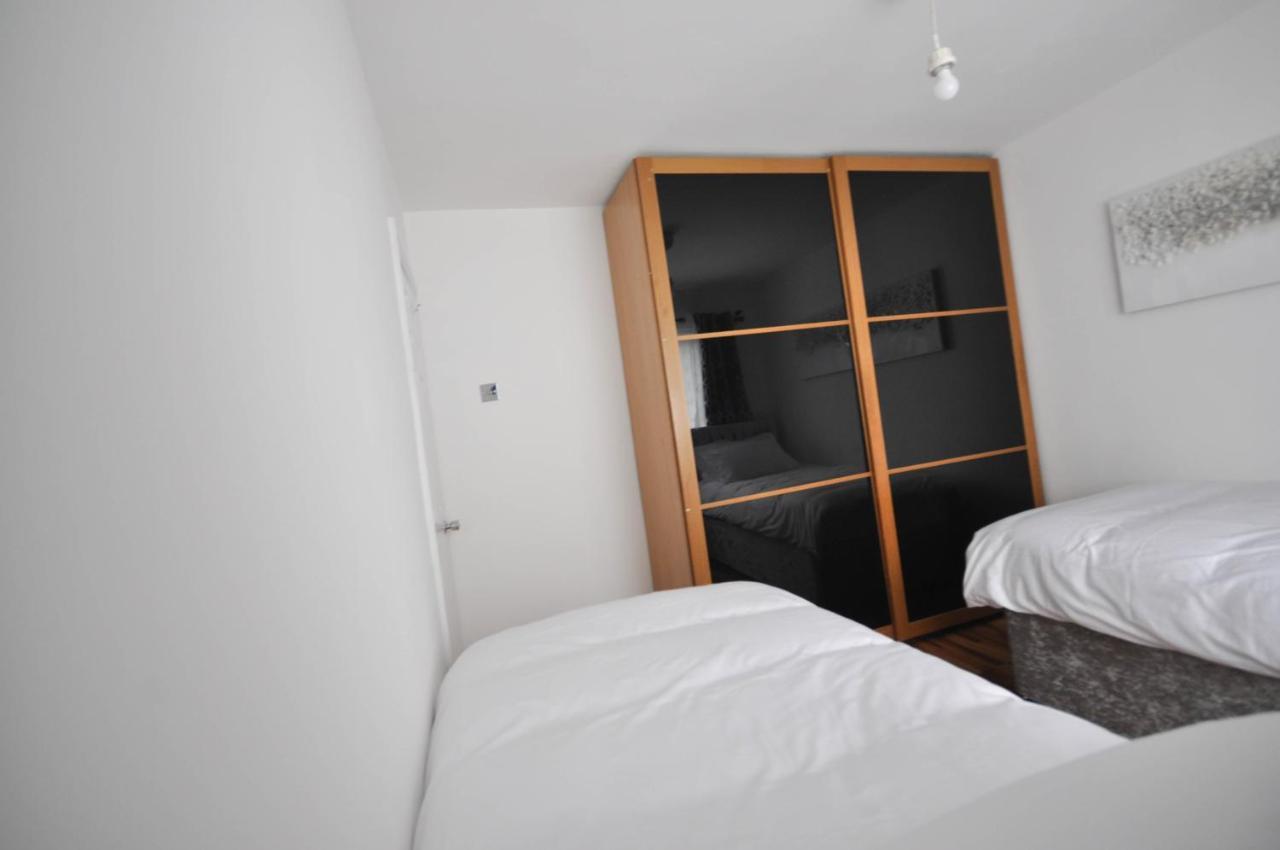 Modern 2 Bed Apartment Luton  Exteriör bild