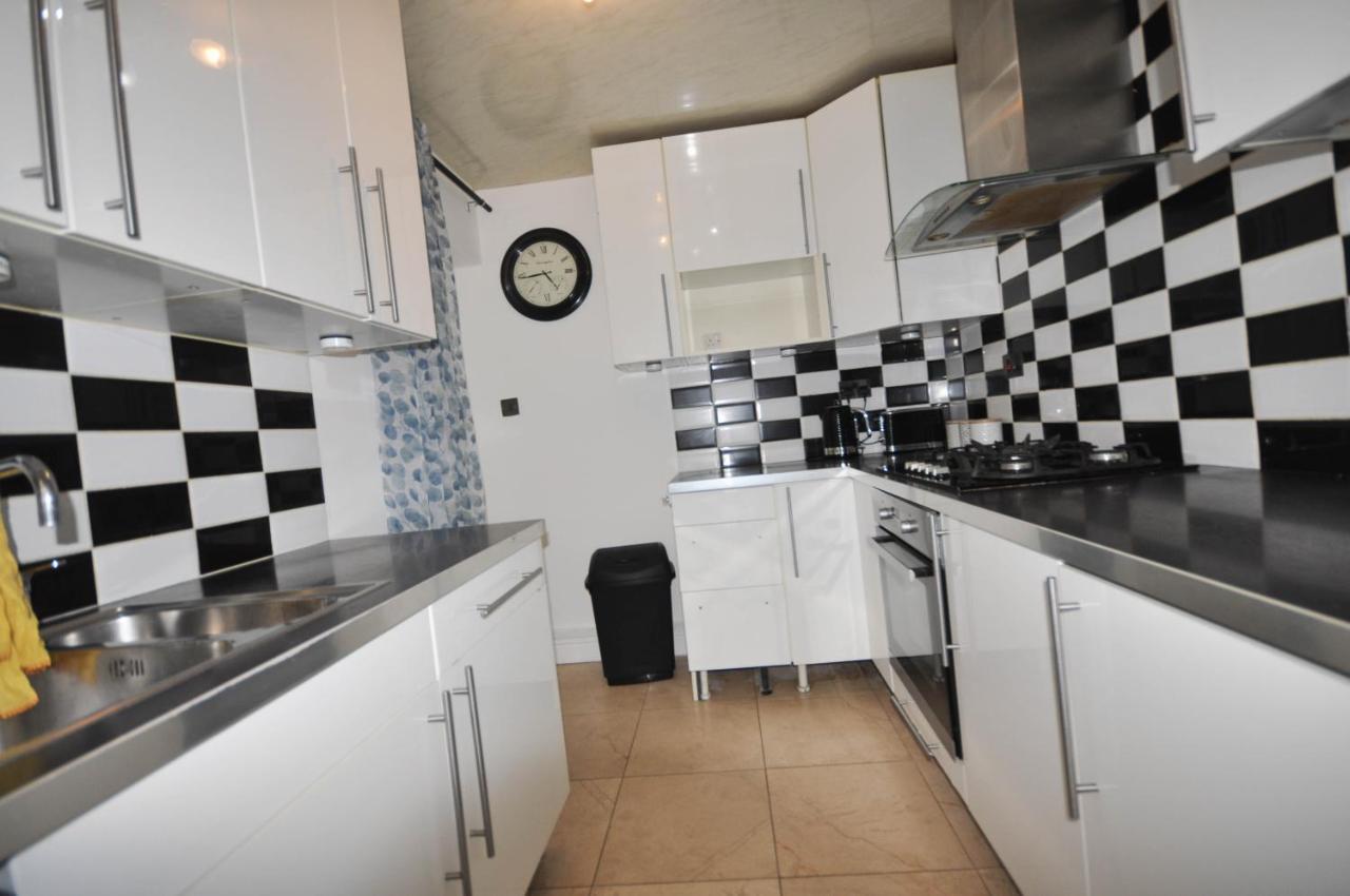 Modern 2 Bed Apartment Luton  Exteriör bild