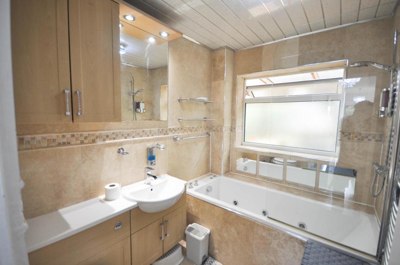 Modern 2 Bed Apartment Luton  Exteriör bild